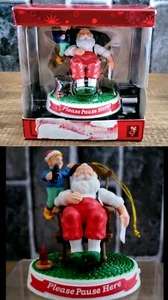 COCA-COLA ""Musical Santa & Elf"" Adorno de Navidad (1990) Coca-Cola de Navidad Nuevo - Imagen 1 de 8