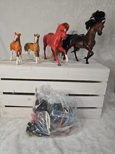 Lot of 4 Empire Toy Horses..fair condition 2 adults 2 foal. and accessories 90s - Picture 1 of 8