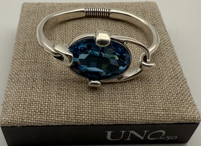 NUEVO Brazalete Uno de 50 SER DESLUMBRANTE Cristales Azules Plateado Talla Mediana Foto 1 de 4