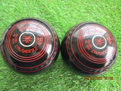 Excellent pair of ALMARK CRUSADER Short-Mat / Indoor / Lawn Bowls  Size 3 - image 1 of 3