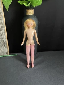 Vintage 1963 Barbie Doll: Blonde Hair, Pink Stockings, 9" - Picture 1 of 9