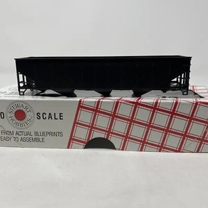 HO Scale 9 Panel Triple Hopper Undecorated Black Train Car - Imagen 1 de 8
