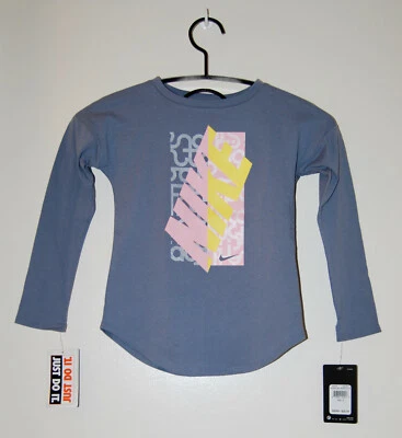 NUEVO CON ETIQUETAS Nike Niñas Pequeñas Ashen Gris Pizarra Gráfico Logo Cuello Redondo LS Camiseta talla 6 Foto 1 de 4