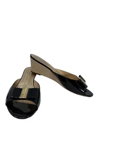 Kate Spade SZ 10 M Woven Wedge Sandal Open Toe Black Patent Bow Gold Logo - Picture 1 of 7