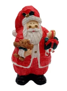 Weihnachtsmann hält Teddybär und Geschenk 4 1/2" Harzfigur - Bild 1 von 6