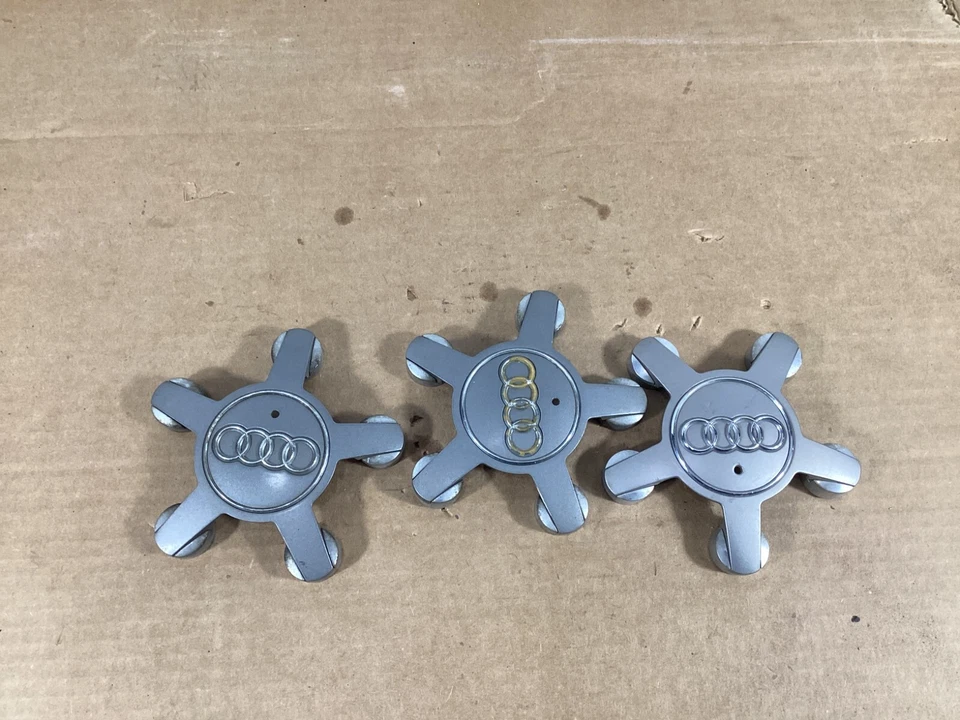 2016 AUDI A3 — центральный колпак колеса 4F0601165N 3 шт от оригинального производителя - Изображение 1 из 4