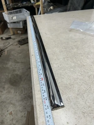 1951 年福特定制轿车 4DR 下前门装饰成型 — 第 1/4 张图片