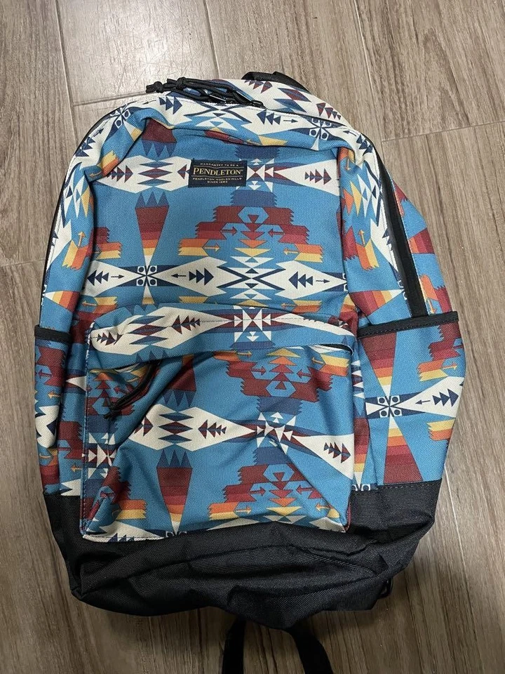 Mochila Pendleton X New Era patrón geométrico Foto 1 de 4