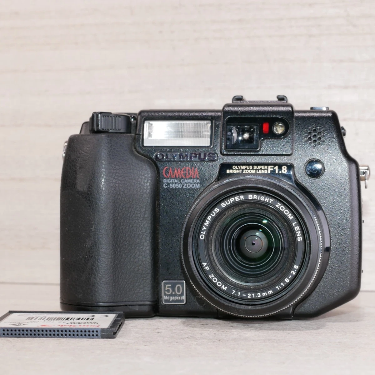 OLYMPUS C-5050 ZOOM デジタルカメラ Olympus C-5050 Zoom 5-megapixel digital camera at Crutchfield