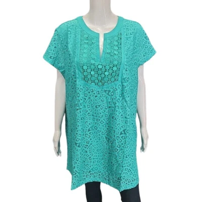 Camiseta túnica Isaac Mizrahi Live mixta de encaje con cuello en V dividido 3X talla grande Aqua Foto 1 de 4