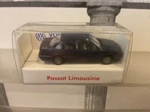 WIKINg 1:87 in OVP siehe Bilder Volkswagen VW Passat Limousine VW Werbemodell - Bild 1 von 1