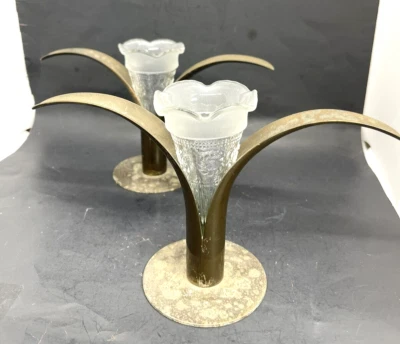 Juego de 2 candelabros/epergne individuales de lirio de latón envejecido MCM de colección Suecia Foto 1 de 4