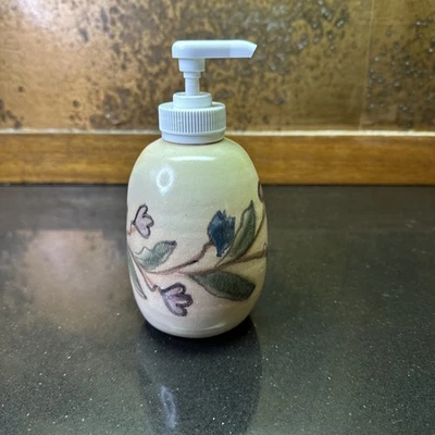 "Dispensador de loción de jabón esmalte floral cerámica Aria Finch Studios 6,5""" Foto 1 de 4