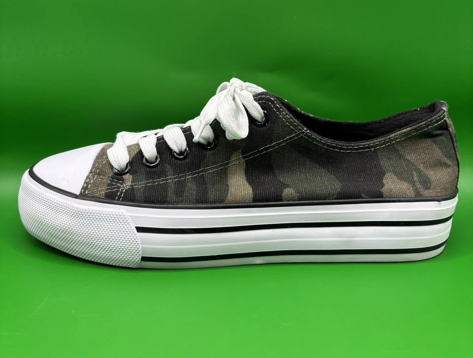 Rue 21 Women’s Size 8M Canvas Camouflage Platform Sneakers - Image 1 of 4