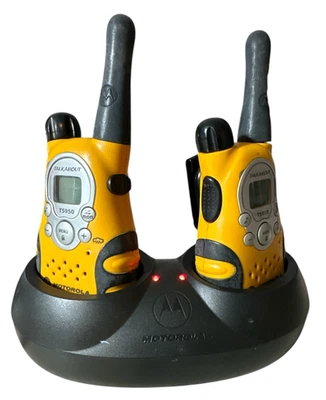 Motorola Talkabout T5950 Rechargeable Walkie Talkies + Charging Base WORKS READ! - Image 1 of 4