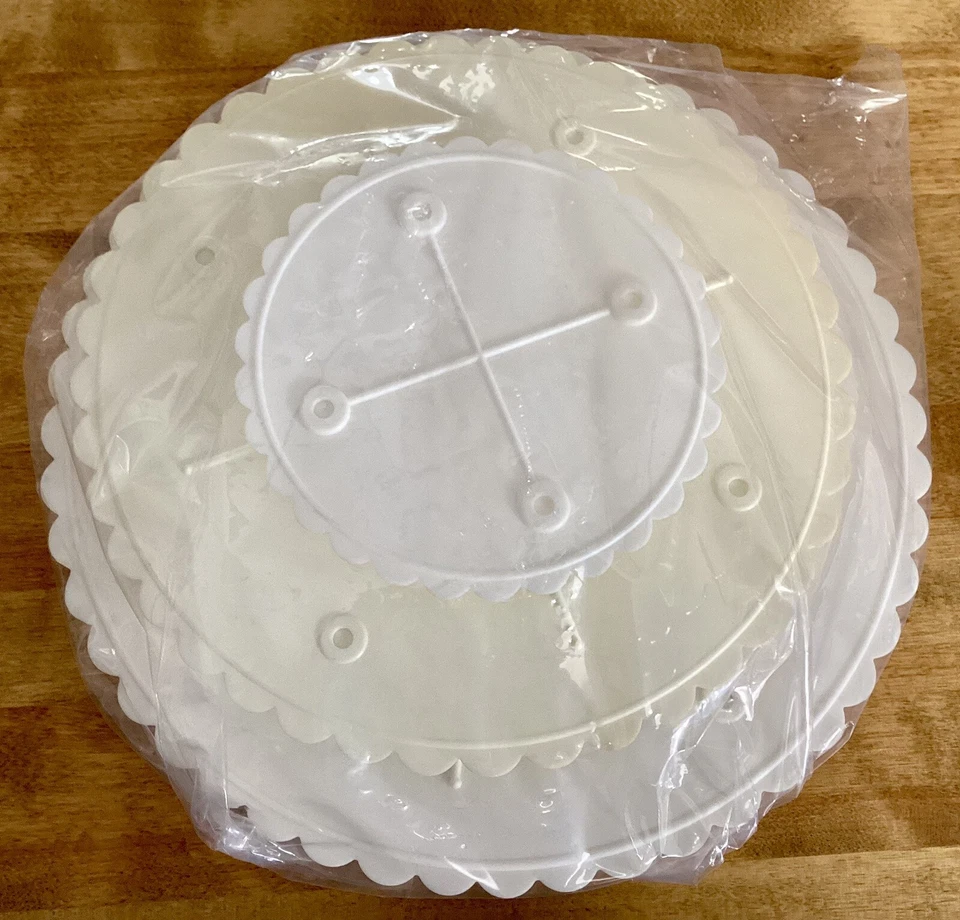 Set of 3 VTG Wilton Graduated Round Scalloped Cake Plates, Off-White Plastic - Image 1 of 4