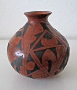 NATIVE MEXICAN ART POTTERY MATA ORTIZ Matte Black on Red Seed Pot 6.5" Vtg  AZ45 - Picture 1 of 11