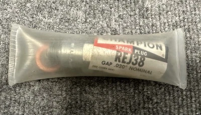 Champion Spark Plug Aircraft P/N REJ38 - Image 1 of 2