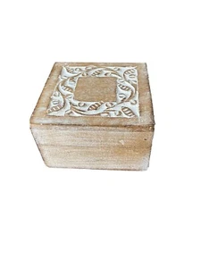 kleine Schmuckschatulle aus Holz - Bild 1 von 5