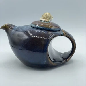 Colección Novica Artesanal Tat Yan Soo Cerámica Marrón Azul Tetera Acabado Concha Marina - Imagen 1 de 12