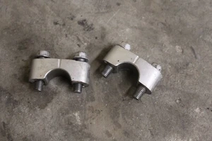 2018 KAWASAKI KLX140 BIG WHEEL HANDLEBAR CLAMPS W/ BOLTS HANDLE BAR KLX 140 18 - Picture 1 of 8