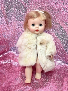 Vintage R & B Mädchen Puppe 10" groß - Bild 1 von 15