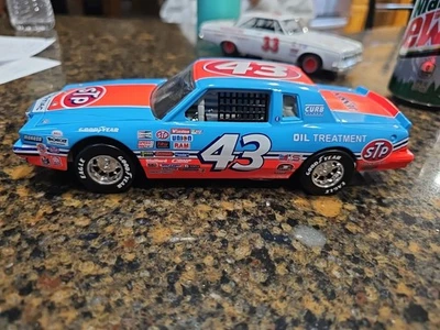 Action 1:24 Historical 1984 Grand Prix Richard Petty #43 STP 200th Win Die Cast - Image 1 of 4