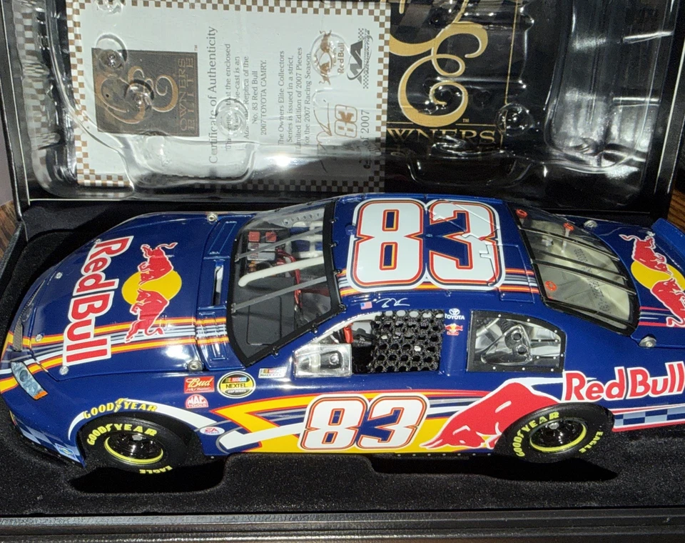Brian Vickers #83 Red Bull 2007 Totota Camry Owners Elite Collection Diecast Foto 1 de 4