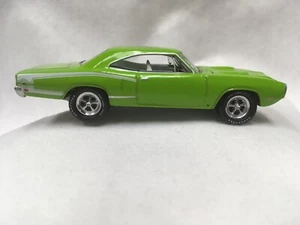 Johnny Lightning 1970 Dodge Coronet Super Bee w/ Storage Tin & Opening Hood! - Picture 1 of 6