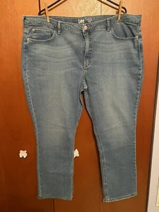 NEW Women's Lee Jeans 24M Straight Leg Mid Rise Regular Fit Light Blue - Picture 1 of 7