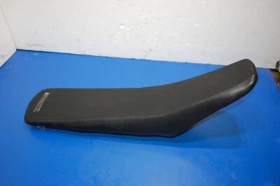 2003 05 YZ450F YZ250F SDG СИДЕНЬЕ ОСНОВАНИЕ ПОДДОН ПОДУШЕЧКА ЛОСЬ ЗАХВАТ КРЫШКА 5TA-24710-00-00 - Изображение 1 из 4