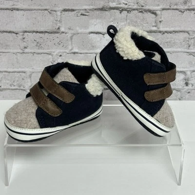 Zapatos de bebé Target 6-9 meses botas de piel sintética niño niña Foto 1 de 4