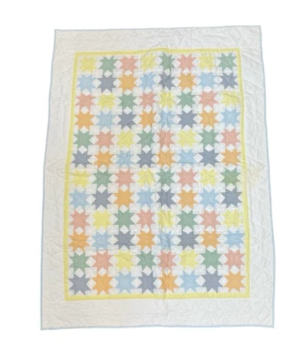Cobertor de colcha bordado de parede Pottery Barn Kids 36" X 48" estrelas pastel - Imagem 1 de 4