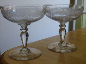 SAINT LOUIS 2 ALTE CHAMPAGNERBECHER KRISTALL MODELL PAPIN Epoche 1920 - Bild 1 von 5