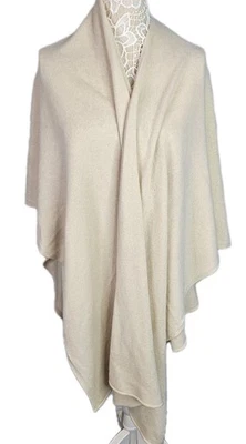 MM. Mantón envolvente de cachemir Lafleur talla única crema marfil precio de venta sugerido por el fabricante 220 USD Foto 1 de 4