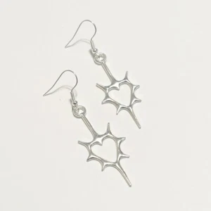 Korean Thorn Heart Antique Silver Earrings. - Picture 1 of 8