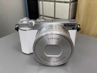 Nikon 1 J5 20.8MP Digital Camera Body Only- Excellent Condition White 90%New - Image 1 of 4