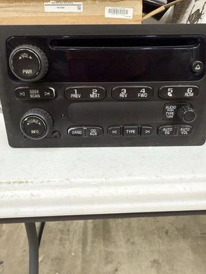 2005 - 2009 GMC Envoy Sierra 1500 2500 调幅调频收音机单盘 CD 播放器 15850275 — 第 1/4 张图片