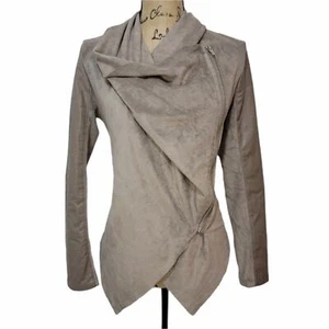 BLANK NYC Damen Motorradjacke mit Drapierung vorne Wildlederimitat Größe XS taupe - Bild 1 von 16