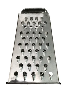 Bromco Käsereibe 4-seitig Metall Zerkleinerer Rustikal Landhaus Vintage Deko Werkzeug - Bild 1 von 5