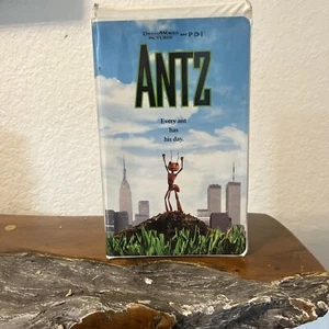 Antz VHS (1999 Clamshell) Woody Allen, Sharon Stone, Gene Hackman, DreamWorks - Picture 1 of 4