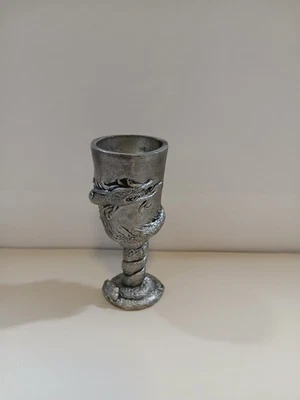 Cáliz de copa de vidrio vintage de peltre dragón cola enrollada 4" arte hecho a mano Foto 1 de 4