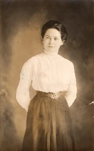 RPPC Postcard Beautiful Lady Woman Edwardian Gibson Girl Blouse  Antique L3 - Bild 1 von 2