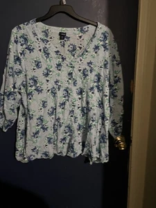 Hellblaues geblümtes Damentop Größe 3 X - Bild 1 von 2