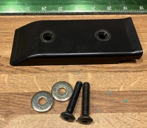 Montaje y herrajes originales para asiento trasero clásico SAAB 900 - Imagen 1 de 5