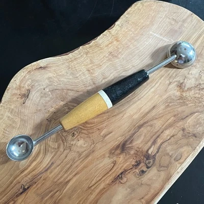 7.5" EKCO EE. UU. Metal 2 Tamaño Melón Scooper Negro con Madera Natural Nuevo Estado Foto 1 de 3