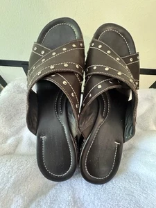 Donald J Pliner Syra Women's Brown Leather Studded Wedge Sandals 7.5 - Picture 1 of 10