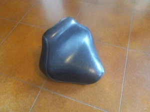 1999-2009 YAMAHA V STAR 1100 DRIVER FRONT SEAT SADDLE XVS 1100 CUSTOM OEM NICE - Picture 1 of 11