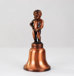 Metall Kupfer Glocke Junge Figur pinkelnd BRUXELLE Souvenir belgische Manneken Pis - Bild 1 von 5