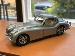 Burago Jaguar XK120 silver hardtop 1:24 scale VNMint all original no box - Picture 1 of 8